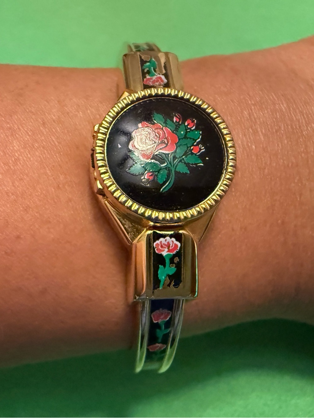 Vintage Floral Peekaboo Bracelet Watch